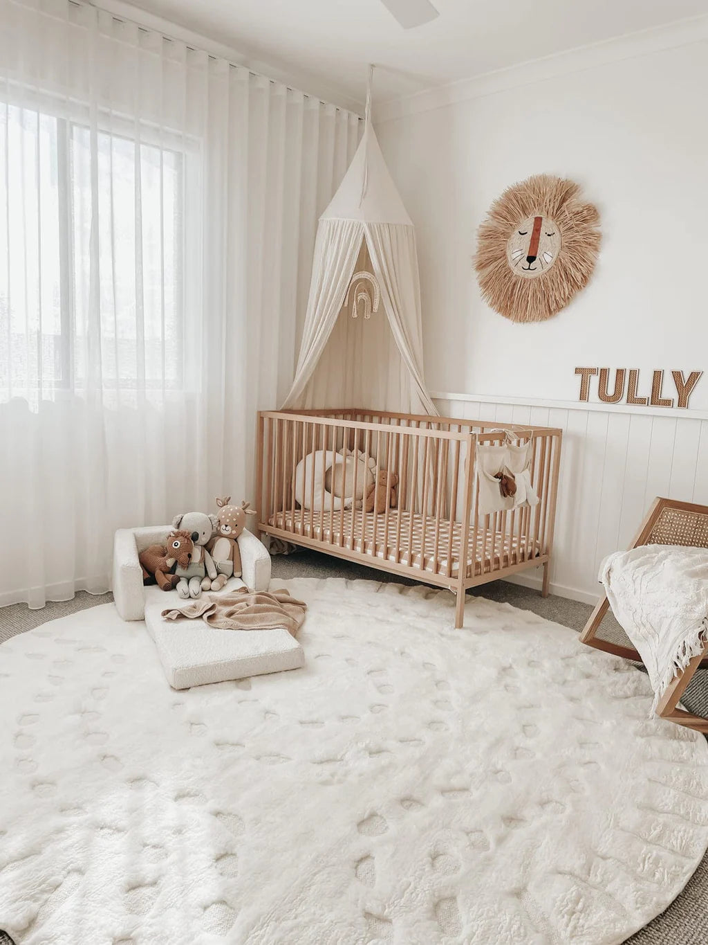 ESSA - Omega Ivory Abstract Tribal Round Rug
