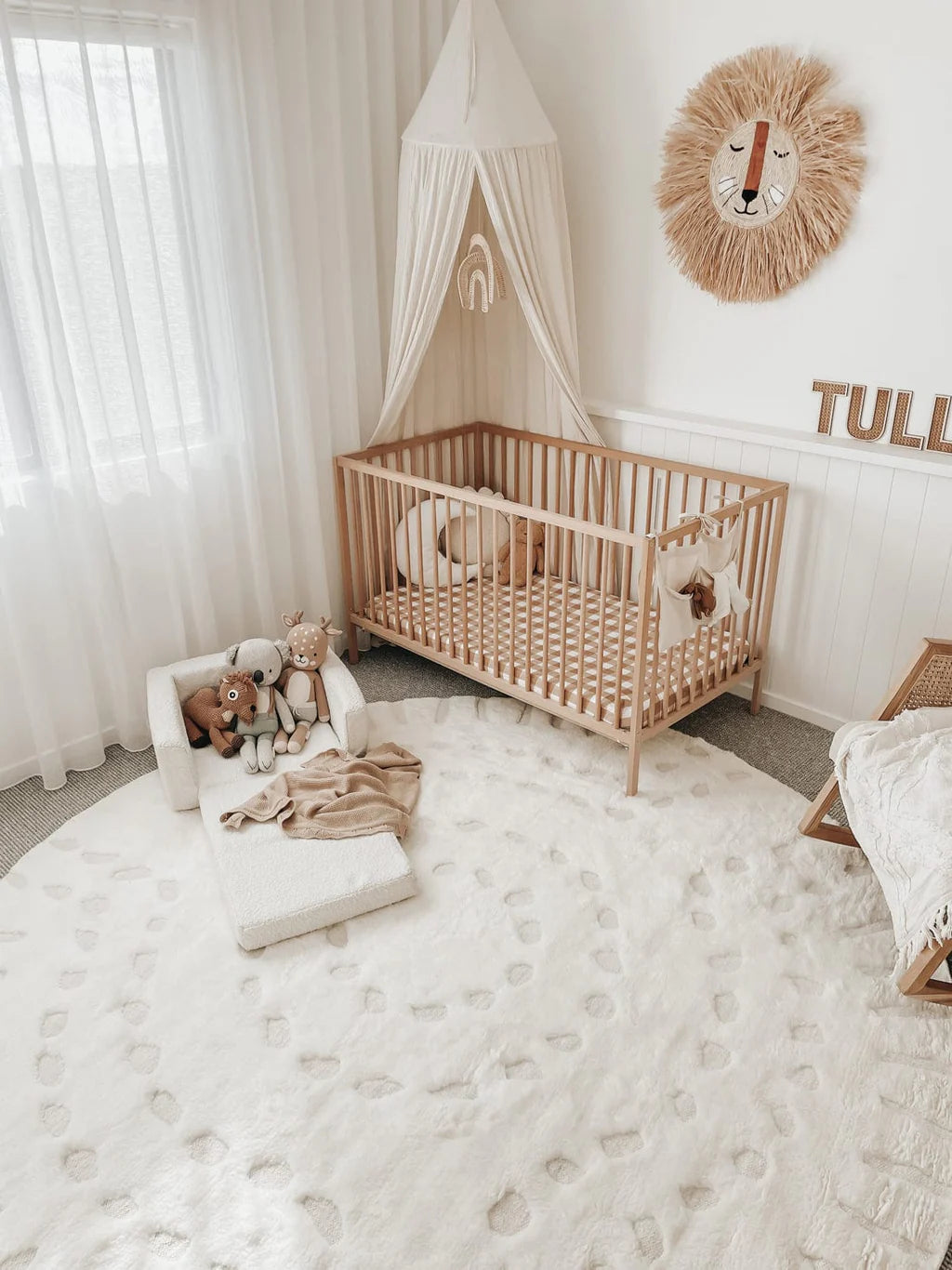 ESSA - Omega Ivory Abstract Tribal Round Rug