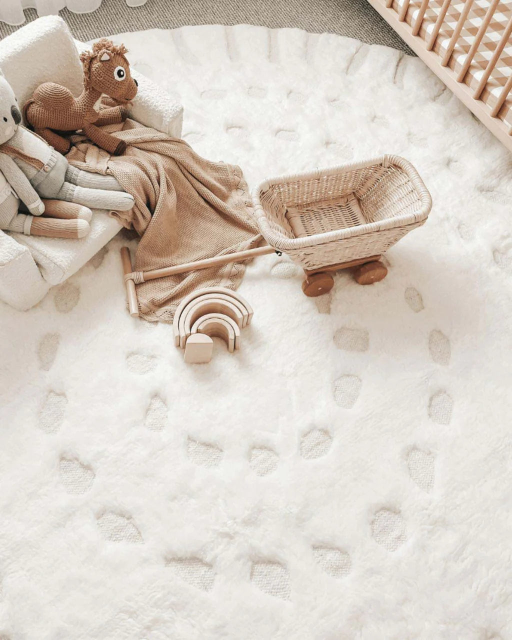 ESSA - Omega Ivory Abstract Tribal Round Rug