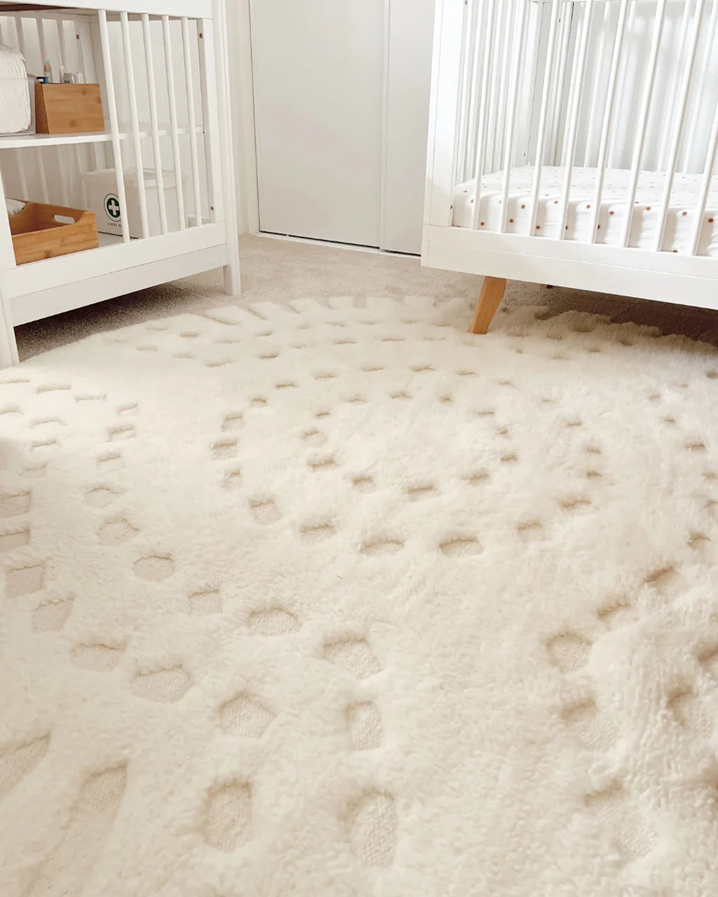 ESSA - Omega Ivory Abstract Tribal Round Rug