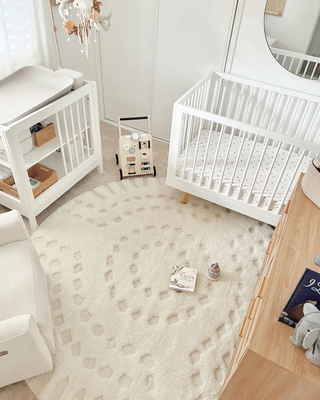ESSA - Omega Ivory Abstract Tribal Round Rug